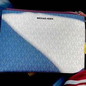 White large Michael KORS WRISTLET NEW NEVER USED